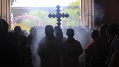 Activistas nicaragüenses exiliados denuncian una “persecución” contra los sacerdotes.
