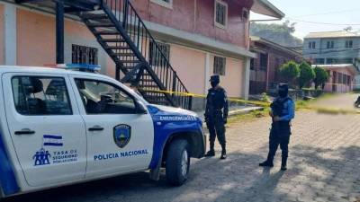 Agentes de la Policía Nacional llegaron a resguardar la zona del crimen.