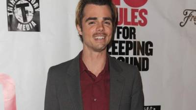 Reid es un actor estadounidense conocido por su papel como invitado recurrente como Dylan en Modern Family.