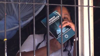 “A las Olvidadas” es un proyecto de la asociación feminista “Teta &amp; Teta”, que nació en España en 2019 como una iniciativa para recoger libros dedicados por la gente y llevarlos a las reclusas de las prisiones.