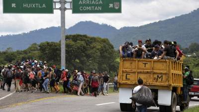 La caravana de migrantes retomó este jueves su recorrido hacia Huixtla, en la ruta hacia la frontera de EEUU.