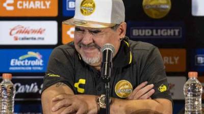Diego Maradona en su presentación como nuevo DT de Dorados. FOTO AFP.
