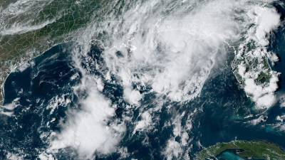 Se prevé que el centro de Mindy “toque tierra esta noche” en la franja de tierra del Florida Panhandle, advirtió el NHC.