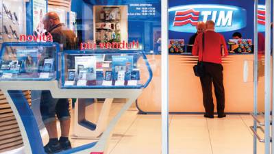 Una tienda de la atribulada Telecom Italia en Roma.