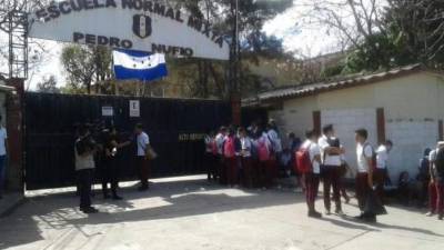 Los estudiantes piden que no se cierre la jornada nocturna.