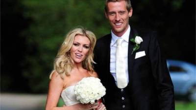 Abbey Clancy es una modelo y presentadora de televisión que está casada con el famoso delantero inglés Peter Crouch.