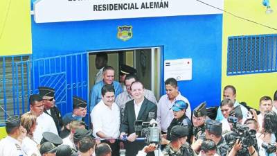 El presidente Juan O. Hernández reinauguró ayer la posta de la colonia Alemán.