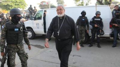 Emiliani al llegar al centro penal de San Pedro Sula para frenar el amotinamiento.