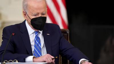 Biden mantiene su promesa de nominar por primera vez a una afroamericana para el Supremo