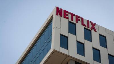 Fotografía de archivo del logo de Netflix en uno de los edificios de la compañía en Los Ángeles.