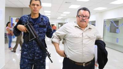 Kilgore es acusado de los delitos de enriquecimiento ilícito en perjuicio de la administración pública.