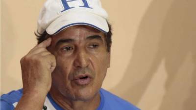 Jorge Luis Pinto en la conferencia de prensa que se dio en Comayagua.