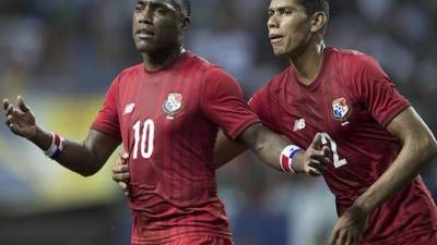 Luis Tejada salió indignado con el arbitraje.