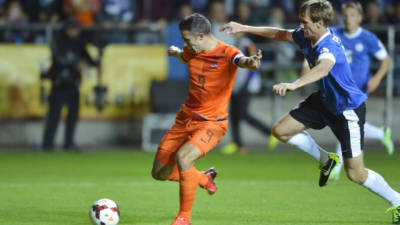 Van Persie le dio el empate a Holanda ante Estonia.