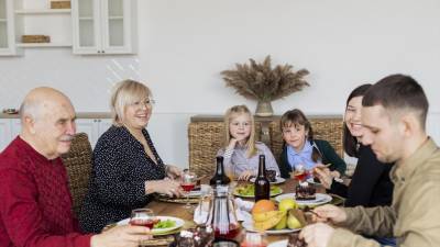 Adrián no quiere que sus papás decidan por él.