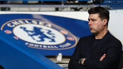 Pochettino se quedó fura del banquillo del Chelsea.