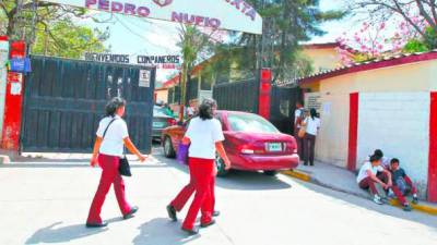 <b><span class=mln_uppercase_mln>Sistema.</span></b> Las antiguas escuelas normales egresaban a los alumnos con el título de maestro en educación primaria.<span class=mln_uppercase_mln> Foto: Archivo</span>