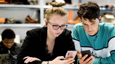 Mark Zuckerberg dispone a lanzar una nueva red social con la que pretende hacer la competencia a Twitter.