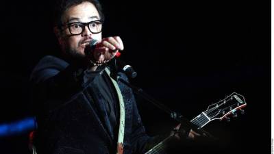 El video de Alex Syntek en Instagram ha causado revuelo.