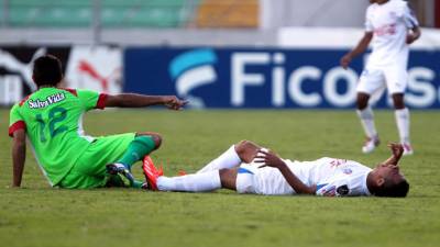 Bayron Mendez marca uno de los Goles del Olimpia en el clasico donde su equipo perdio 3-2 2017.