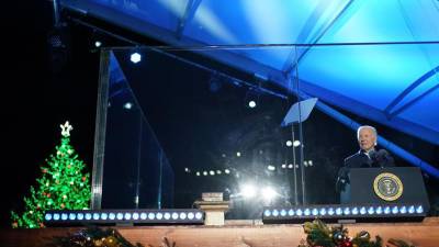 El presidente saliente de EEUU, Joe Biden, durante el encendido del árbol navideño en la Casa Blanca.