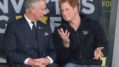 Los príncipes William y Harry de Gales.