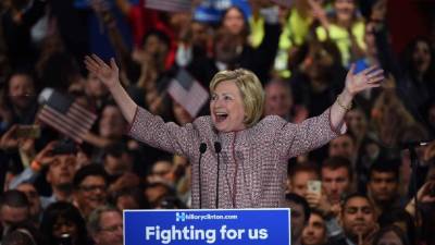 Clinton suma 1934 delegados, necesita más de 2,300 para hacerse de la nominación.