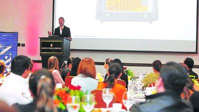 Javier Regueira durante su conferencia. Foto: Wendell Escoto