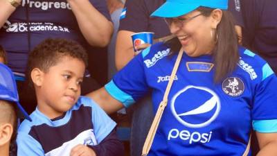 Daniel Díaz junto a su madre. Uno de los dos celebrará y el otro llorará.