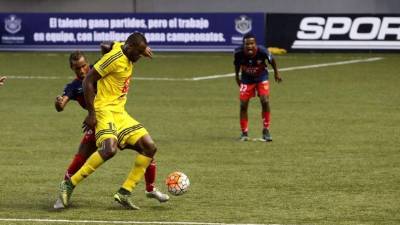 Arboleda (Uniforme amarillo) es el nuevo fichaje del monstruo.