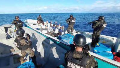Fotografía de la incautación de droga en El Salvador.