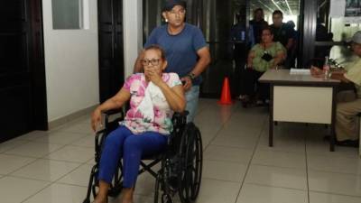 Ana María Ríos y Ada Muñoz fueron llevadas de las celdas a la audiencia en sillas de ruedas. foto franklin muñoz