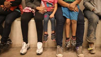 Los niños migrantes que huyeron de sus países a EUA desataron una crisis humanitaria en ese país.