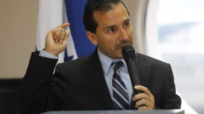 Wilfredo Cerrato, Secretario de Finanzas.