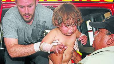 Momento en el que el pequeño era ingresado al hospital Materno Infantil.