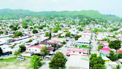 <b>El sector suma más de 400 casos de dengue por lo que salud considera urgente crear conciencia en pobladores. Fotos: Franklyn Muñoz.</b>