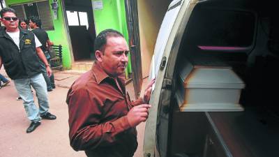 El cuerpo del pequeño Diego José Sierra fue retirado ayer de la morgue capitalina.