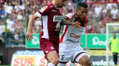 Luis Garrido jugó de titular contra el Saprissa.