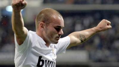 Wesley Sneijder vistió la camiseta del Real Madrid durante dos temporadas (2007-2009) antes de irse al Inter de Milán para ganar la Champions League.