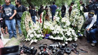 Compañeros y familiares dieron el último adiós a Espinosa durante su funeral.