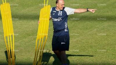 Fabián Coito debutará al frente de la selección de Honduras este martes ante Ecuador.