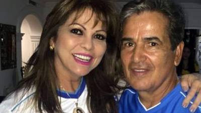 Claudia Uribe junto a Jorge Luis Pinto. Foto Twitter