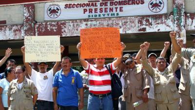 El sindicato de los bomberos sampedranos protestó el pasado jueves por los cambios que se avecinan.