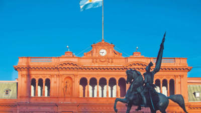 Gramercy ha colaborado con la Casa Rosada, mientras que Elliott la ha demandado en los tribunales.