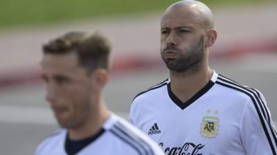 Argentina's midfielder Javier Mascherano (L) reacts during the Russia 2018 World Cup Group D football match between Nigeria and Argentina at the Saint Petersburg Stadium in Saint Petersburg on June 26, 2018. / AFP PHOTO / OLGA MALTSEVA / RESTRICTED TO EDITORIAL USE - NO MOBILE PUSH ALERTS/DOWNLOADS