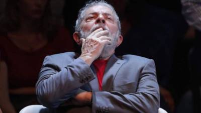 El expresidente Lula cumple actualmente una pena de 8 años y 10 meses por recibir favores de una constructora. AFP