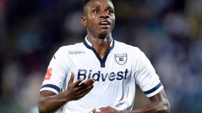 Papy Faty, jugador del Malanti Chiefs de Suazilandia, falleció a consecuencia de un infarto en mitad de un partido ante el Green Mamba en el Killarney Stadium.