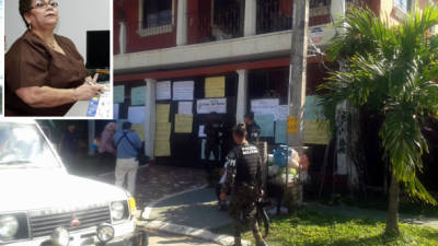 La jefa de Control de Ingresos de la alcaldía de San Pedro Sula, Ada Muñoz, realizando una nueva inspección.