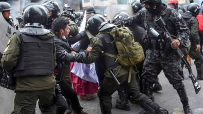 La Defensoría del Pueblo dijo que los heridos suman unos 400 heridos en todo el país.