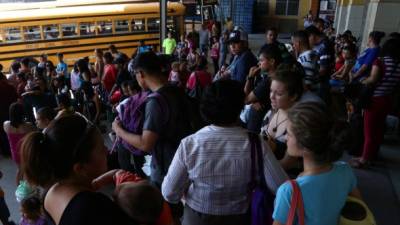 Desde el fin de semana incrementó la salida de buses en las principales terminales de Honduras.